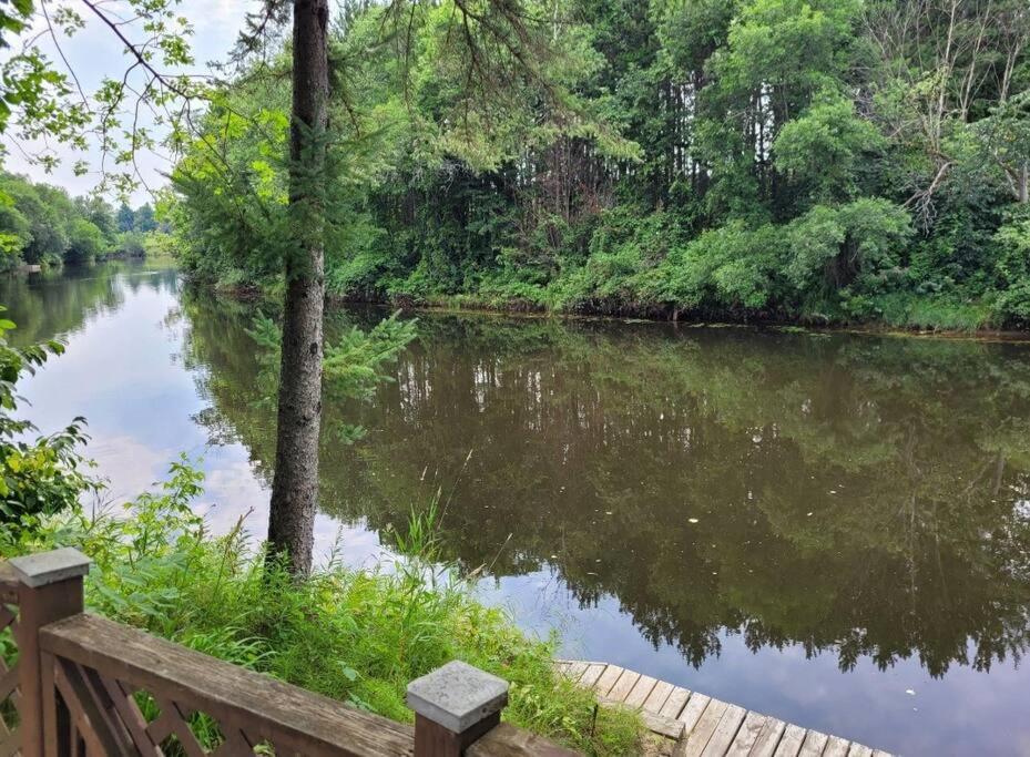 Coboconk Whispering Pines Riverside Retreatヴィラ エクステリア 写真